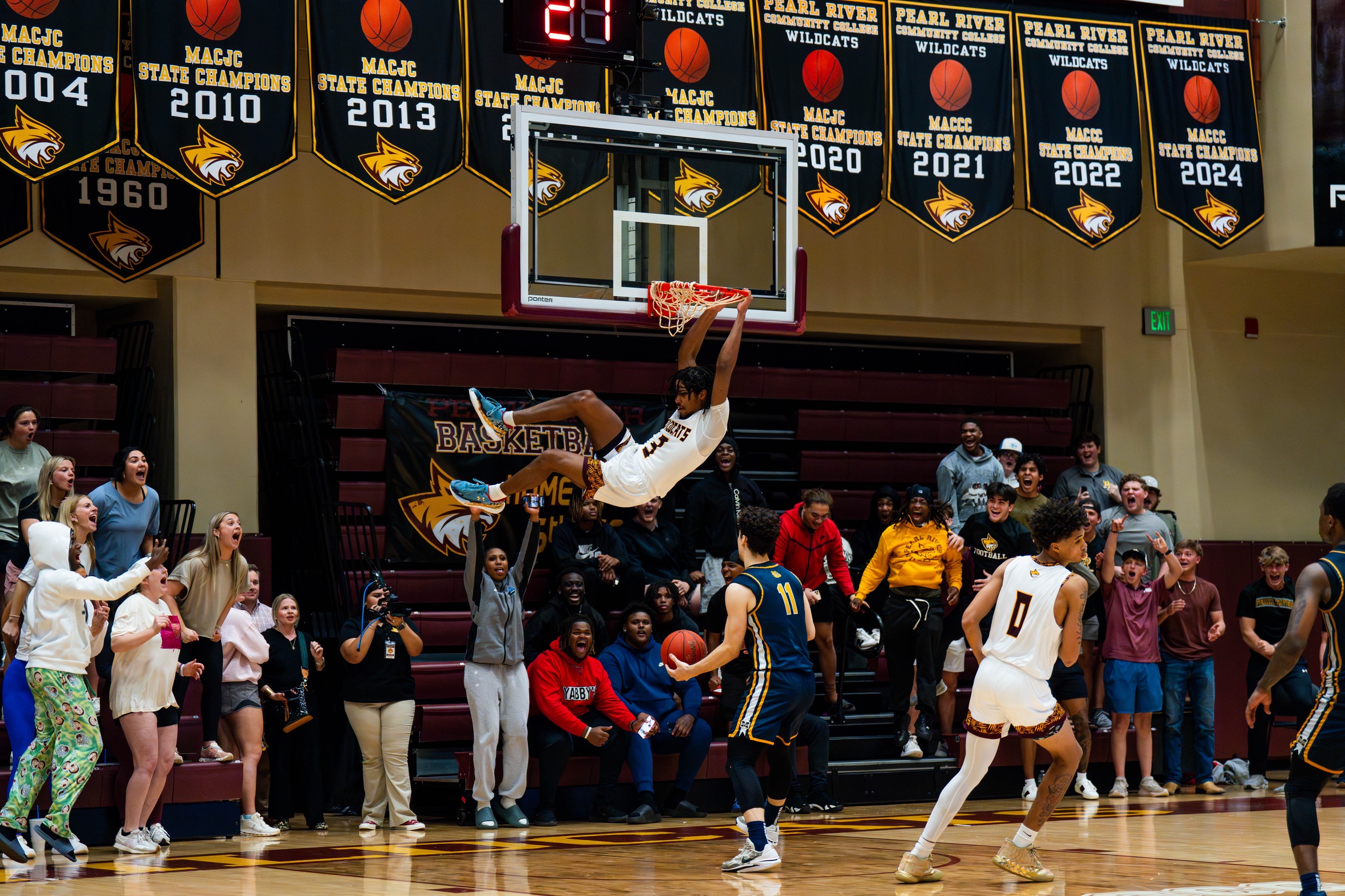 Krystian Lewis (Monroe, La.; Wossman) throws down a two-handed slam against Gulf Coast (River Roderick)