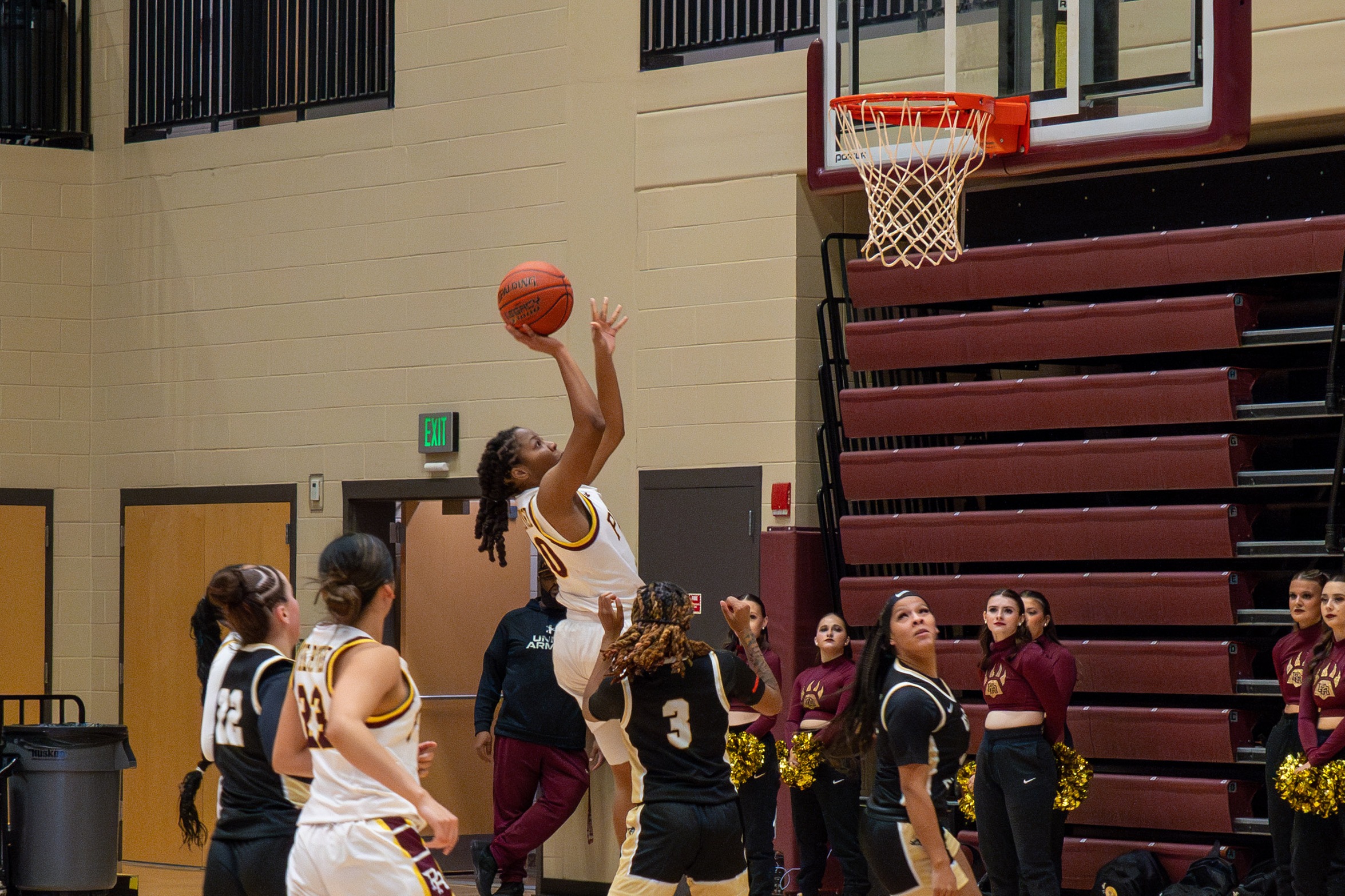 Jazmine Jackson (Jacksonville, Fla.; Andrew Jackson) drives in for a layup against East Central (Karisa Watkins/PRCC Athletics).